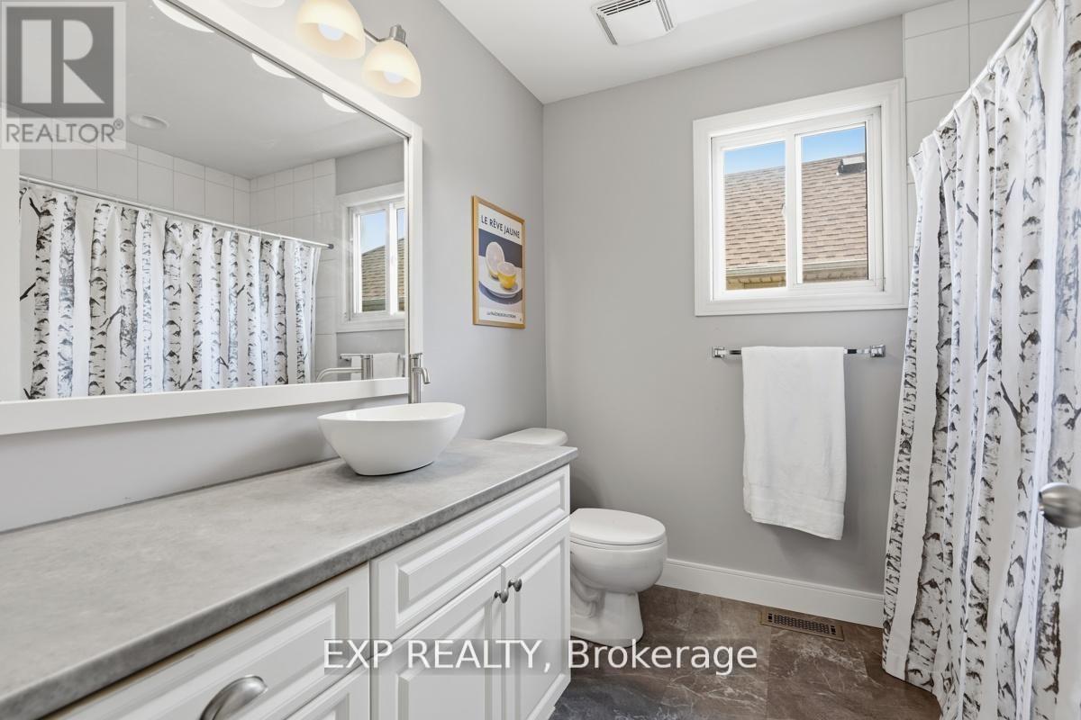 29 Augusta Crescent, St. Thomas, ON - Indoor Photo Showing Bathroom
