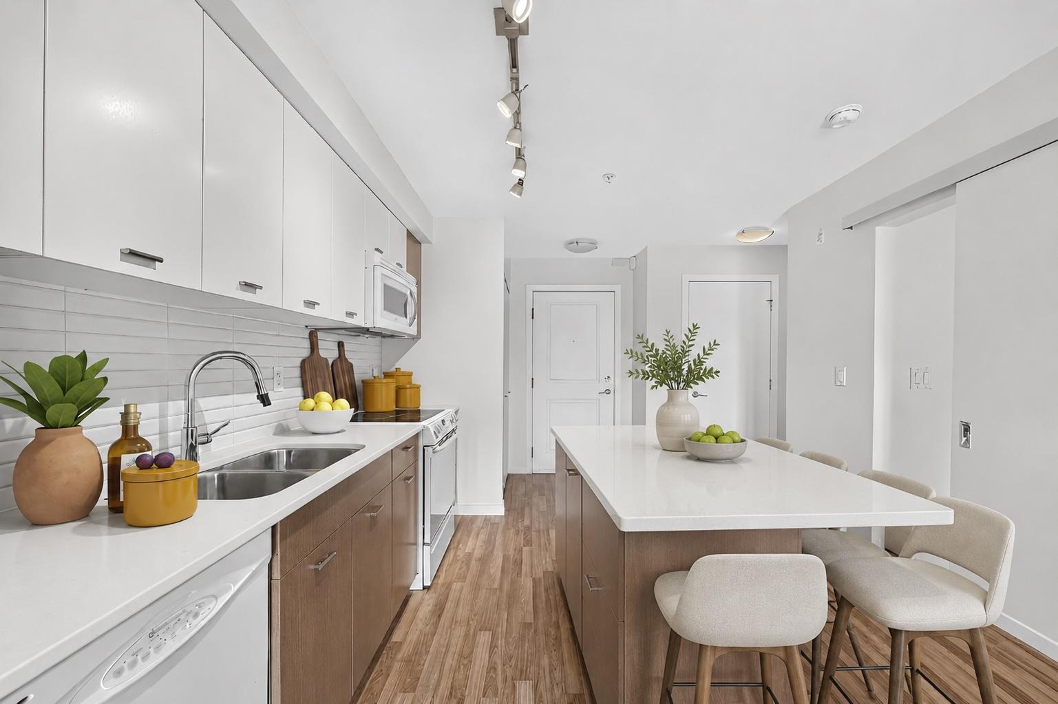 306-1550 Dickson Avenue, Kelowna, BC - Indoor Photo Showing Kitchen With Double Sink With Upgraded Kitchen