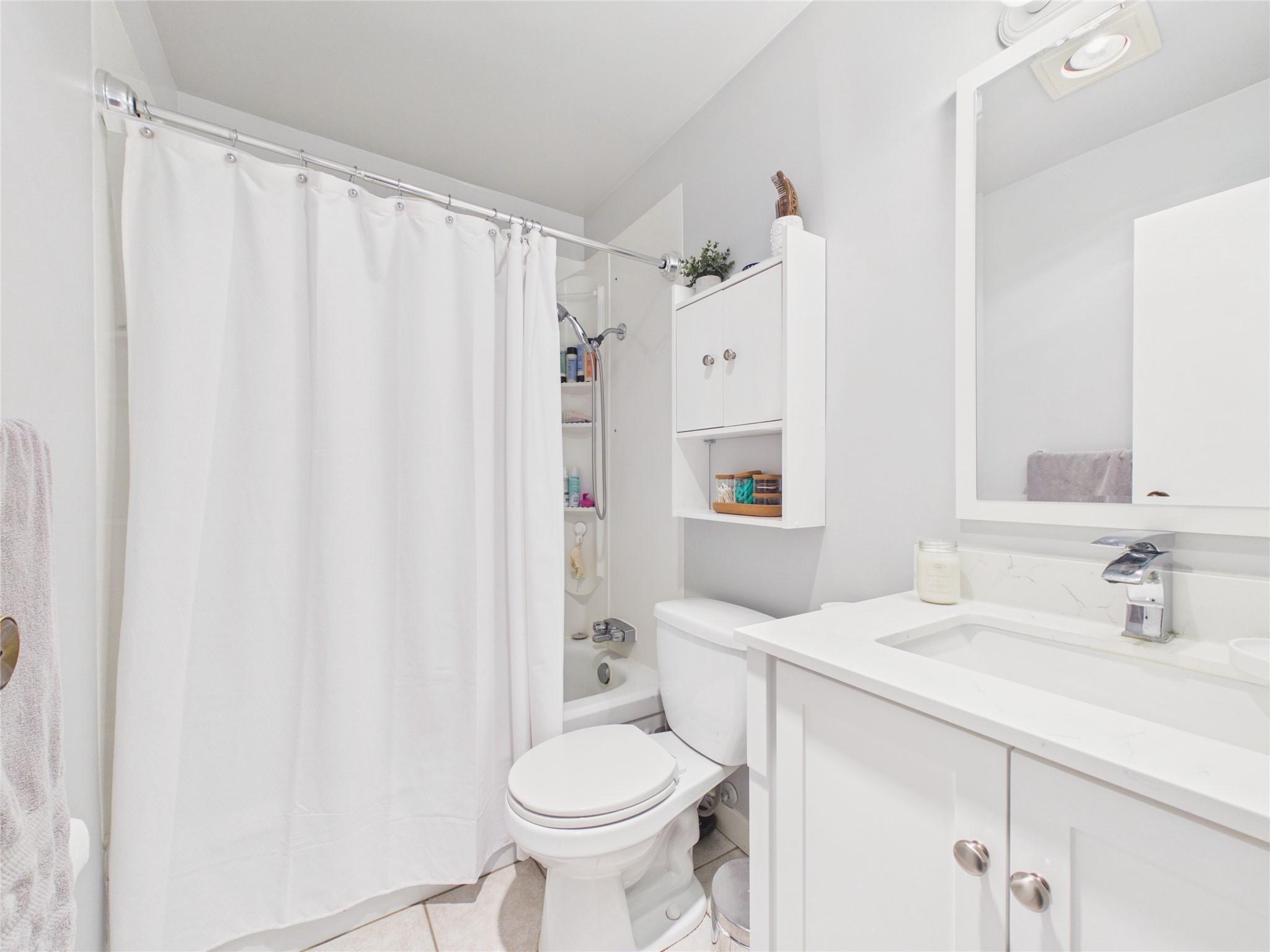 102-1108 23Rd Avenue, Cranbrook, BC - Indoor Photo Showing Bathroom