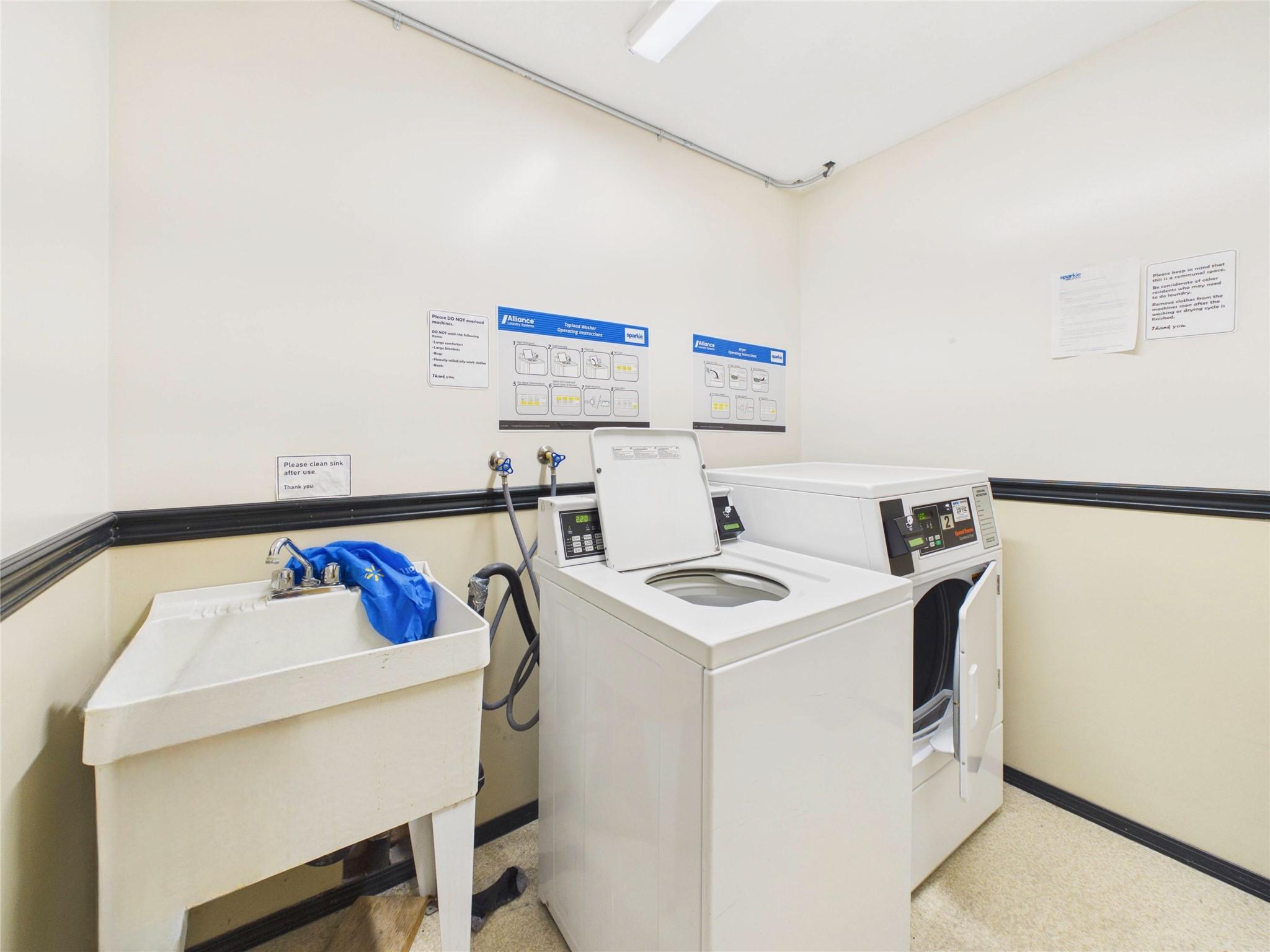 102-1108 23Rd Avenue, Cranbrook, BC - Indoor Photo Showing Laundry Room