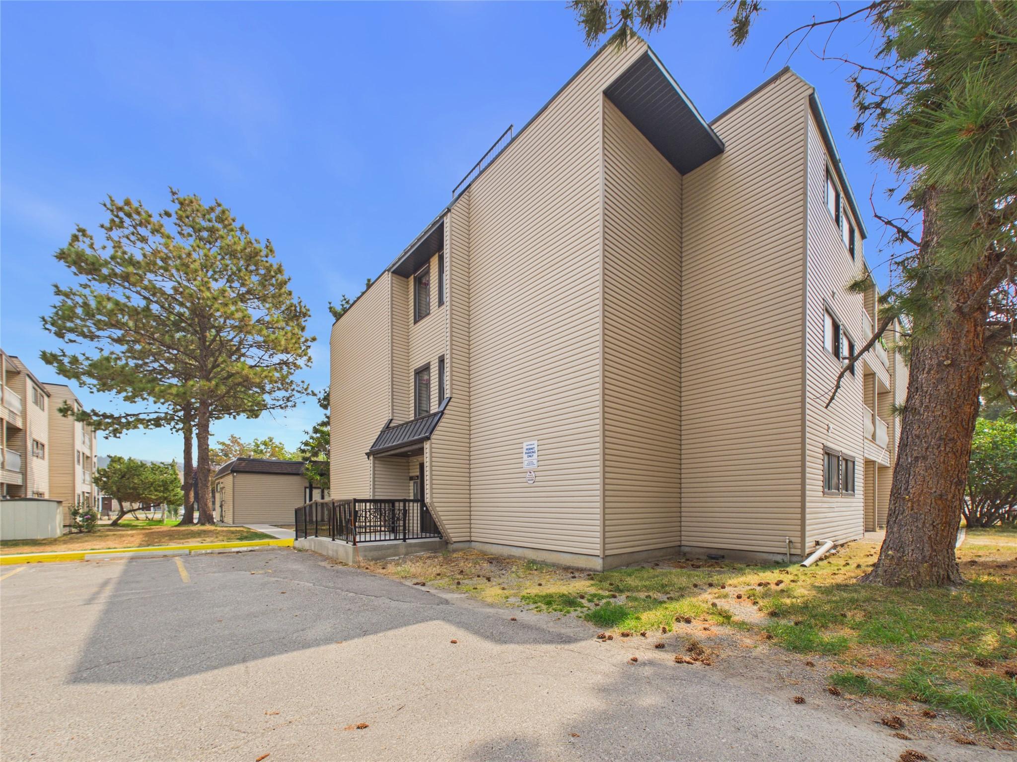102-1108 23Rd Avenue, Cranbrook, BC - Outdoor