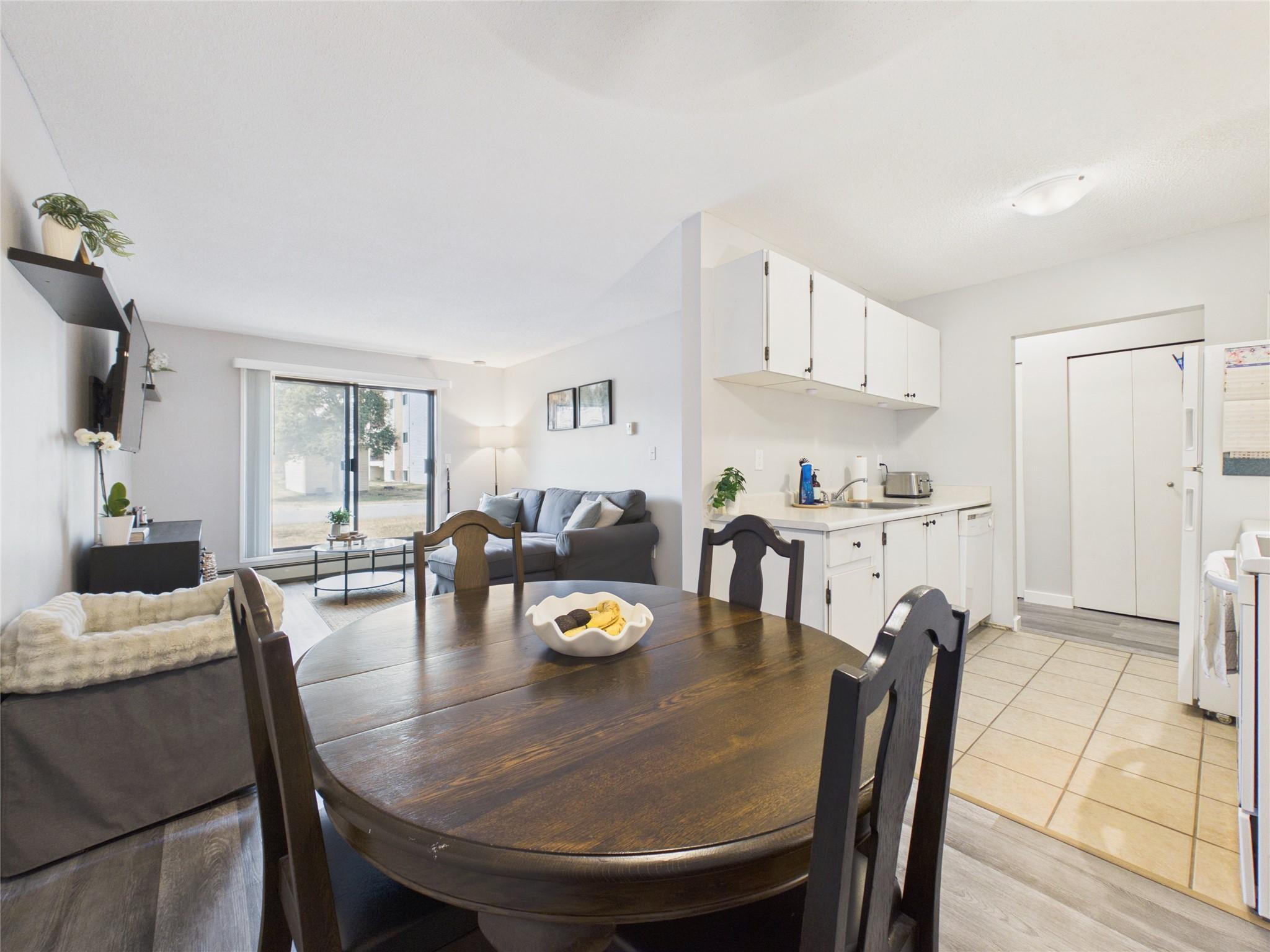 102-1108 23Rd Avenue, Cranbrook, BC - Indoor Photo Showing Dining Room