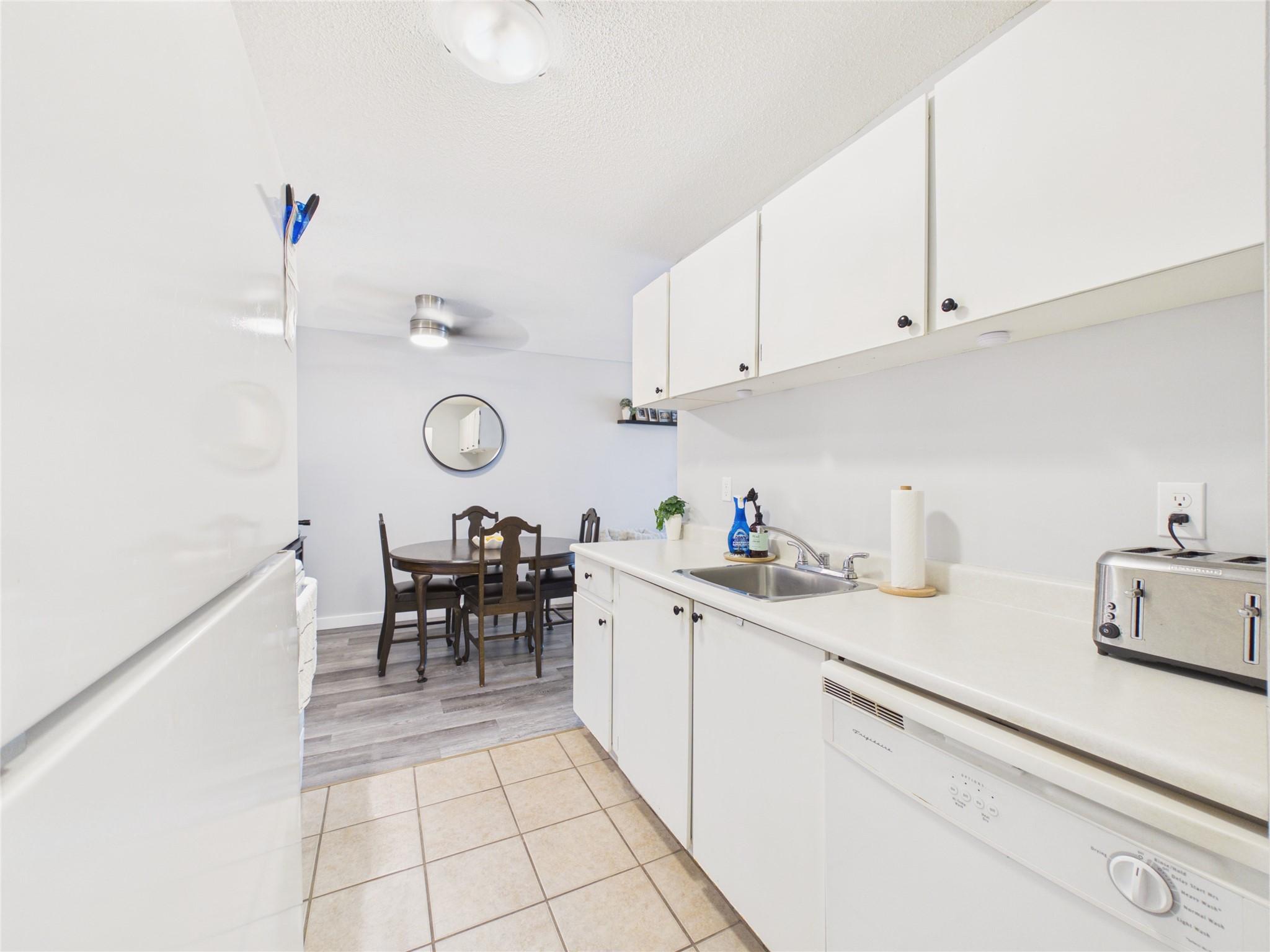 102-1108 23Rd Avenue, Cranbrook, BC - Indoor Photo Showing Kitchen