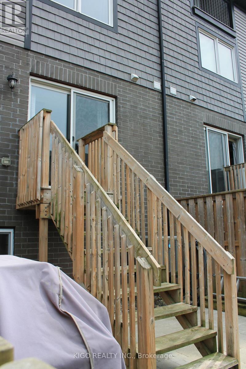 21 - 12 Poplar Drive, Cambridge, ON - Outdoor