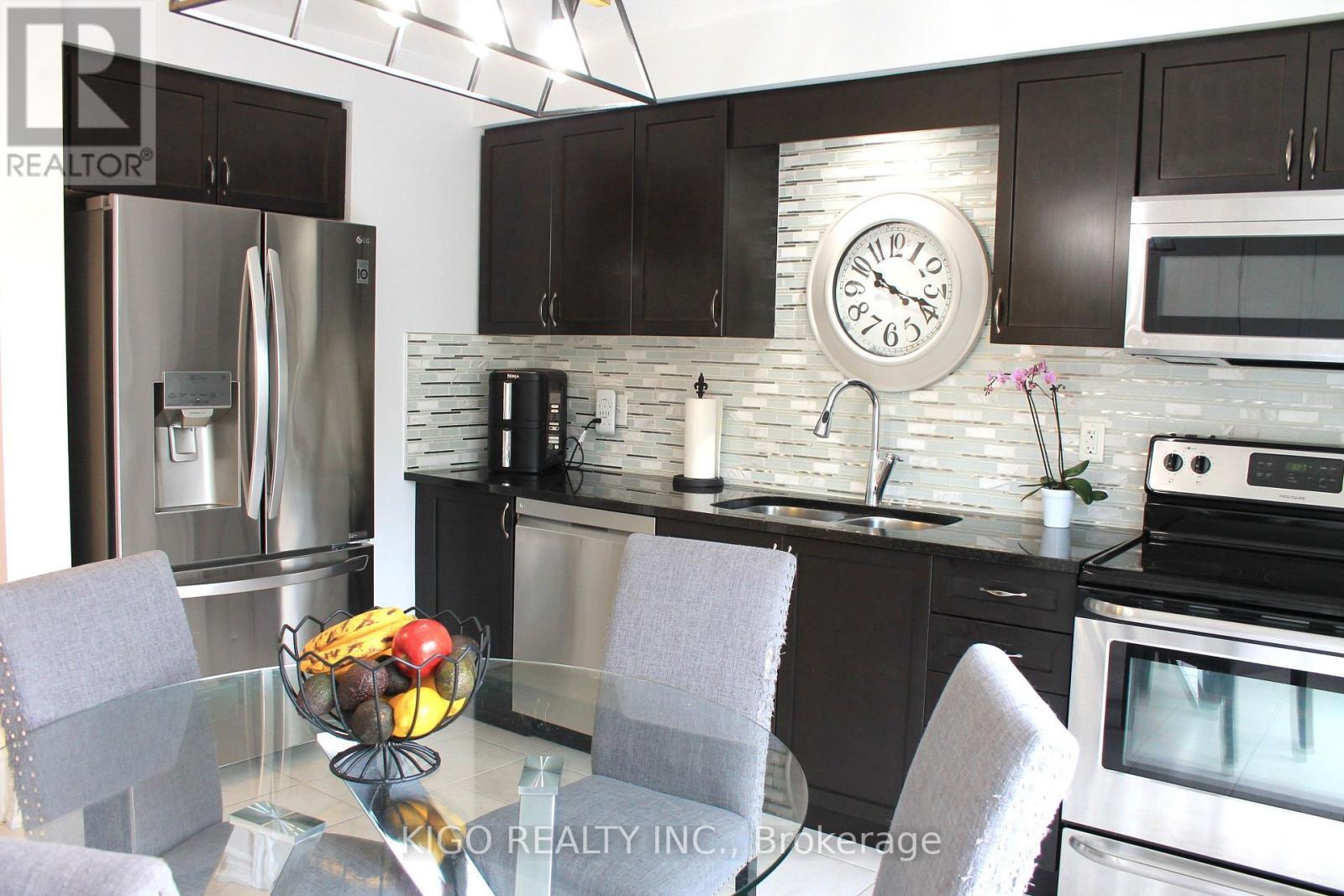 21 - 12 Poplar Drive, Cambridge, ON - Indoor Photo Showing Kitchen With Stainless Steel Kitchen With Upgraded Kitchen