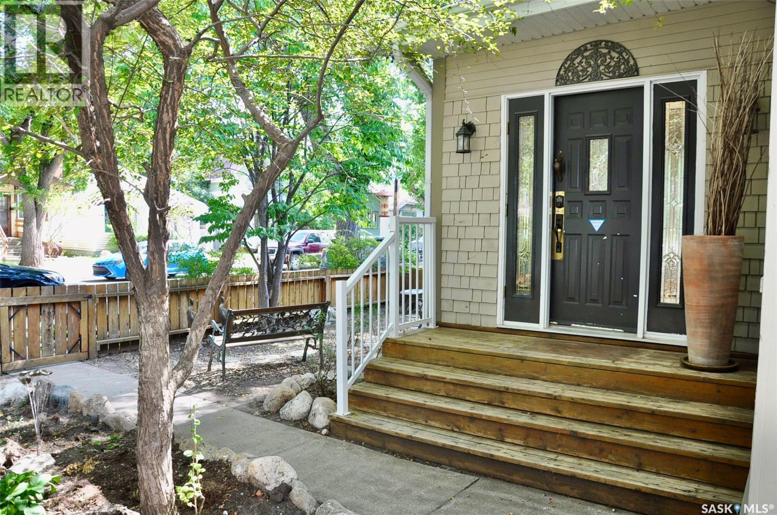623 4Th Avenue N, Saskatoon, SK - Outdoor With Deck Patio Veranda