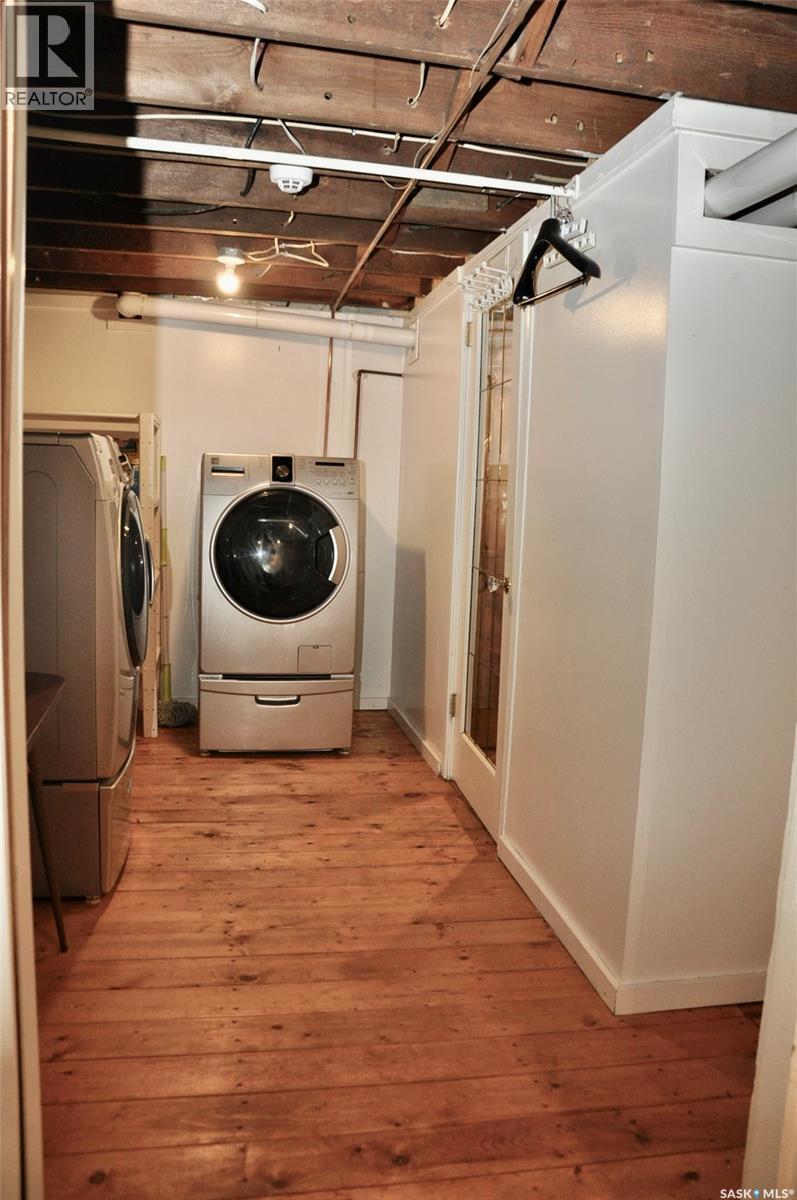 623 4Th Avenue N, Saskatoon, SK - Indoor Photo Showing Laundry Room