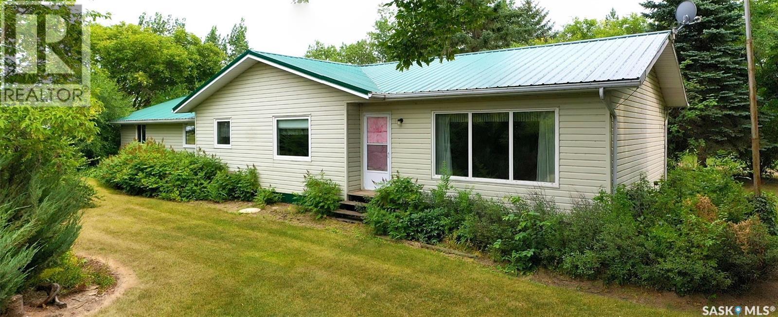 100 Henderson Street, Grayson, SK - Outdoor