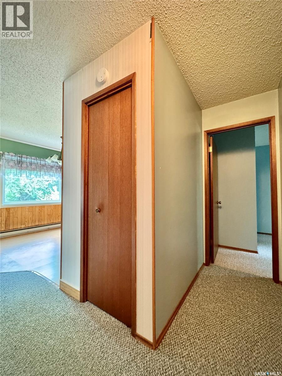 100 Henderson Street, Grayson, SK - Indoor