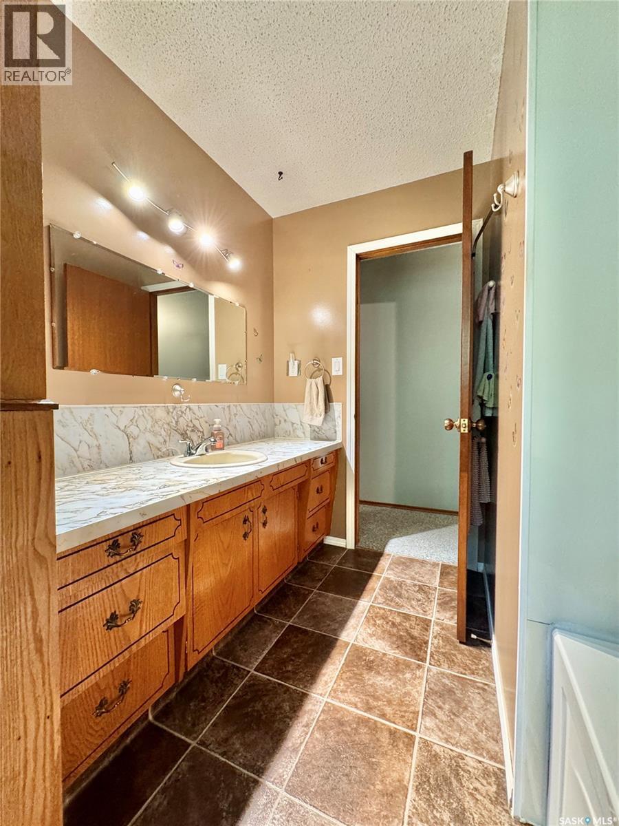100 Henderson Street, Grayson, SK - Indoor Photo Showing Bathroom