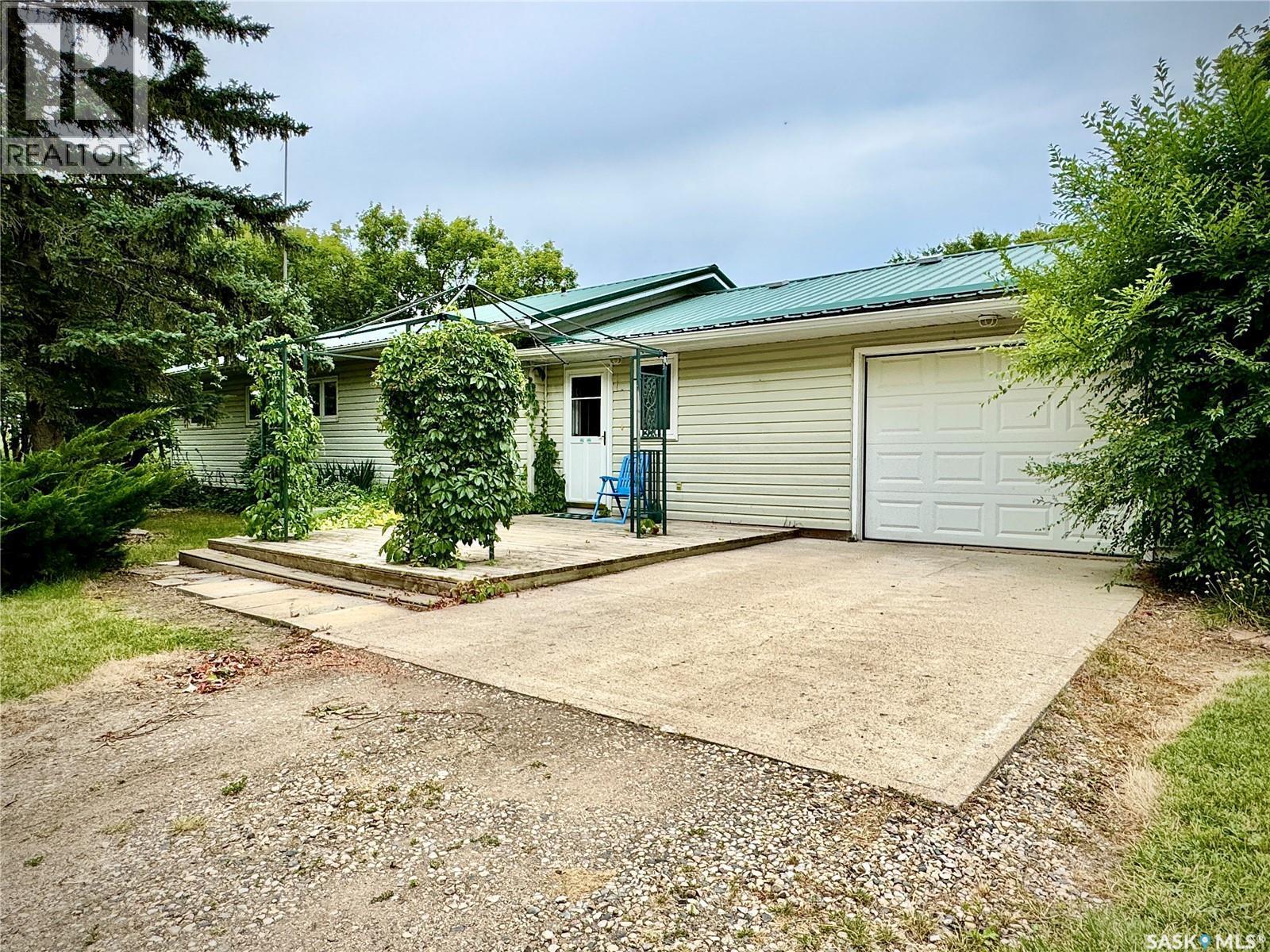 100 Henderson Street, Grayson, SK - Outdoor