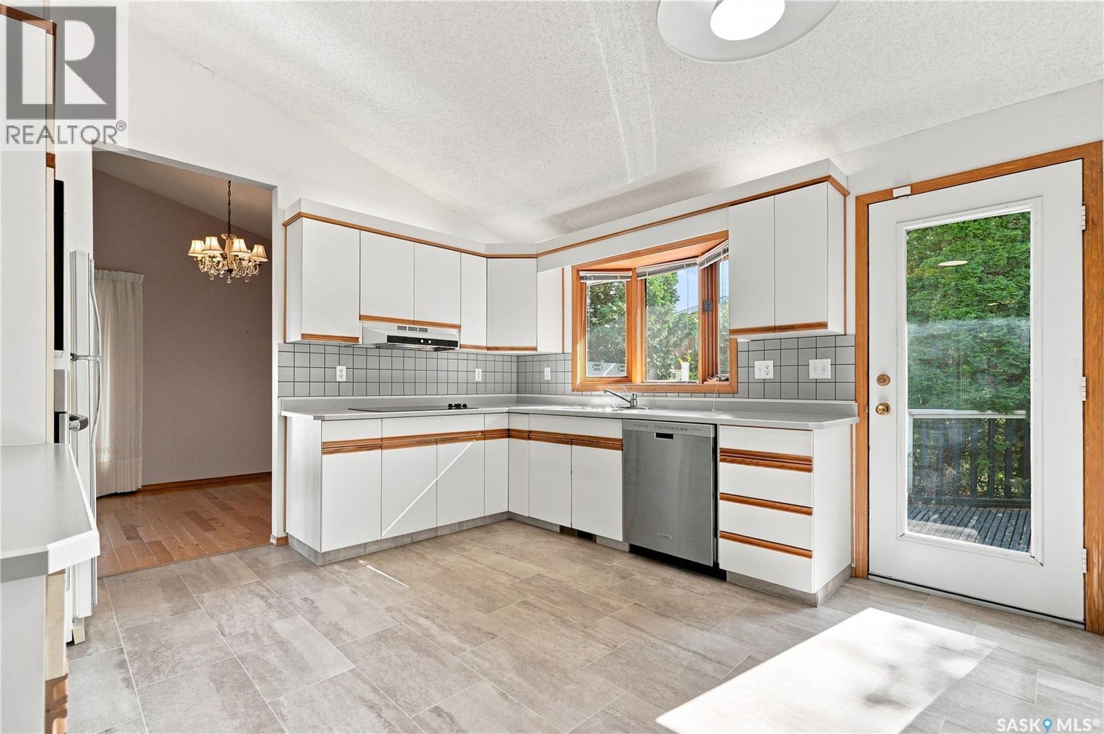 92 Wentworth Crescent, Saskatoon, SK - Indoor Photo Showing Kitchen