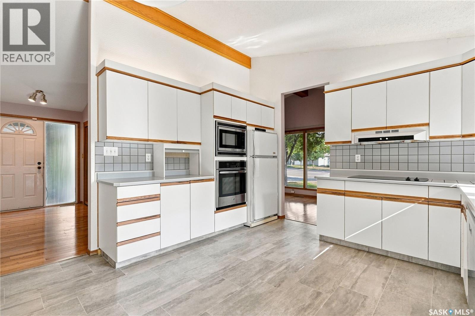 92 Wentworth Crescent, Saskatoon, SK - Indoor Photo Showing Kitchen