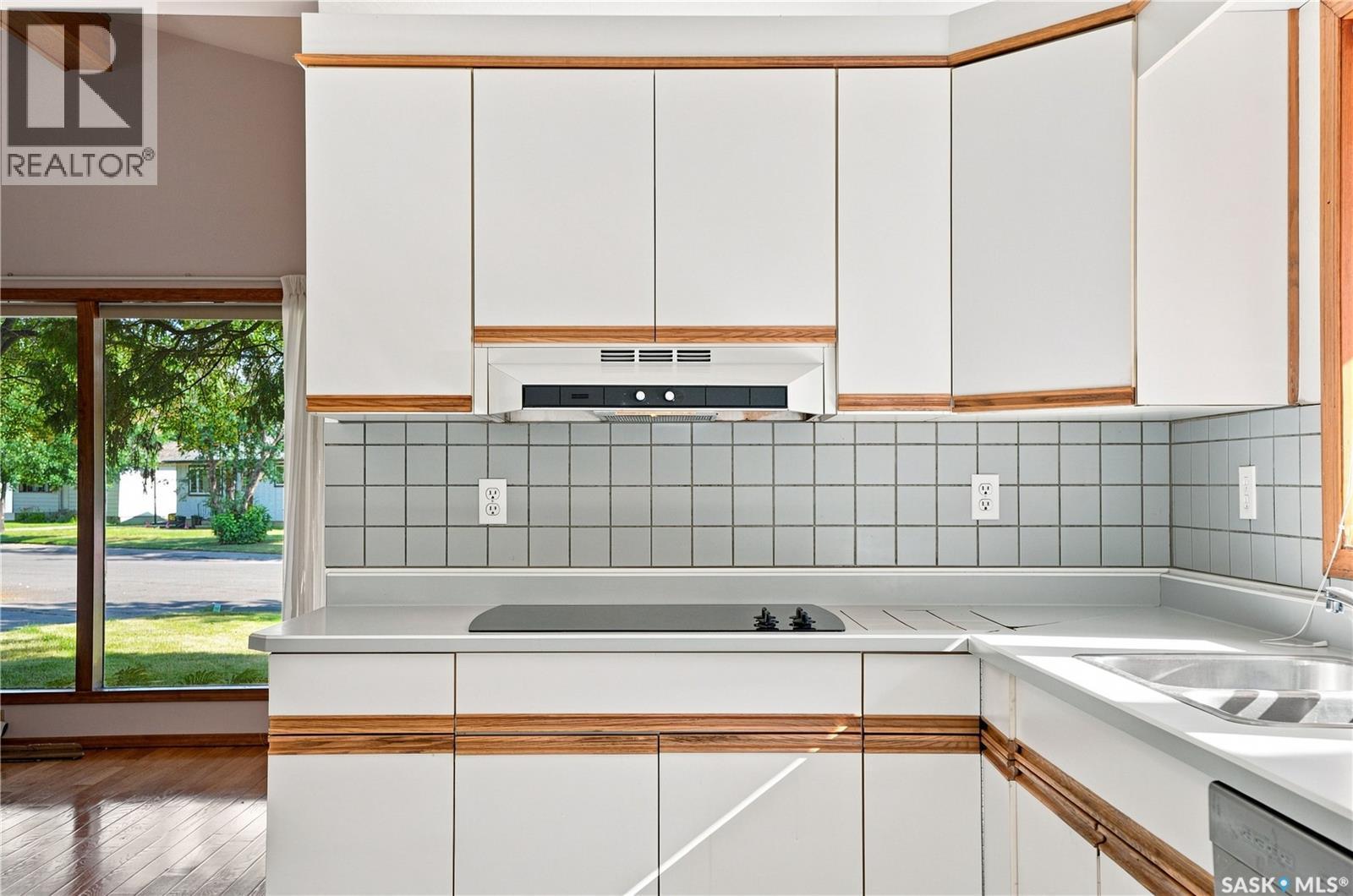 92 Wentworth Crescent, Saskatoon, SK - Indoor Photo Showing Kitchen With Double Sink