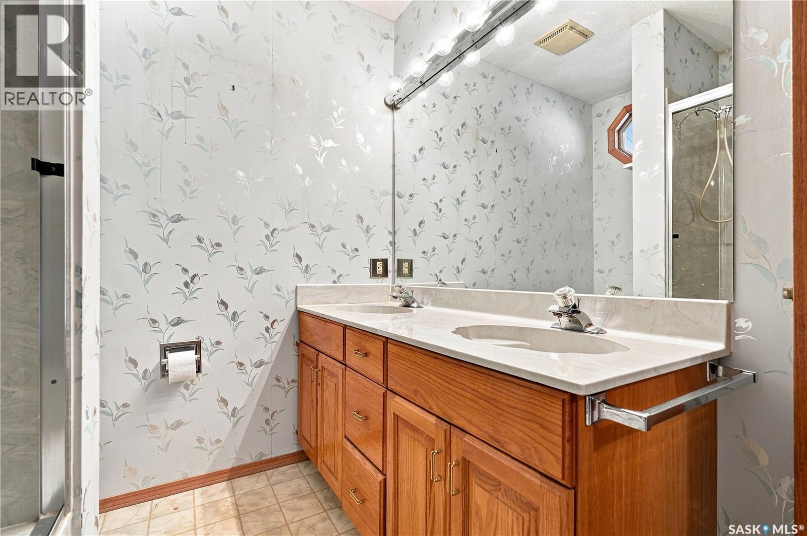 92 Wentworth Crescent, Saskatoon, SK - Indoor Photo Showing Bathroom