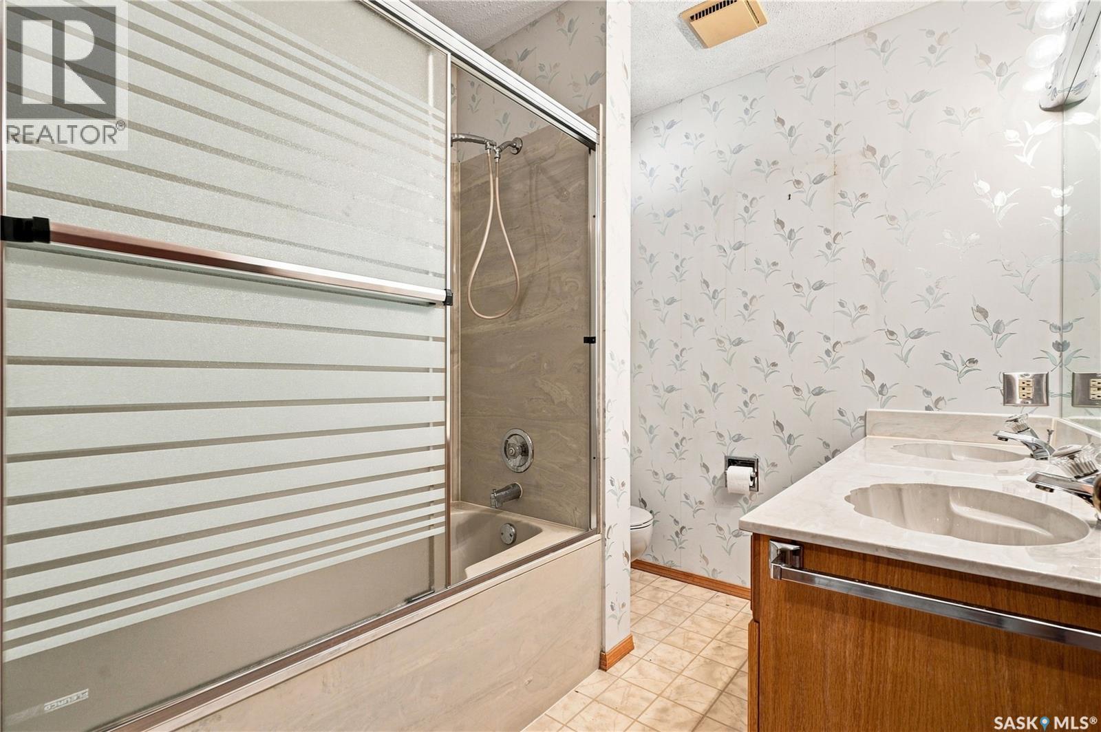 92 Wentworth Crescent, Saskatoon, SK - Indoor Photo Showing Bathroom