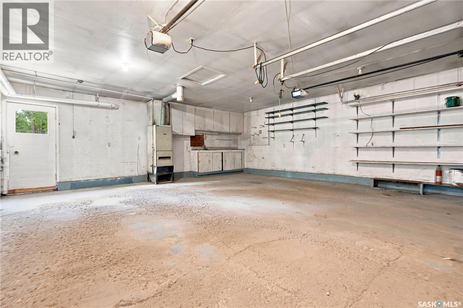 92 Wentworth Crescent, Saskatoon, SK - Indoor Photo Showing Garage