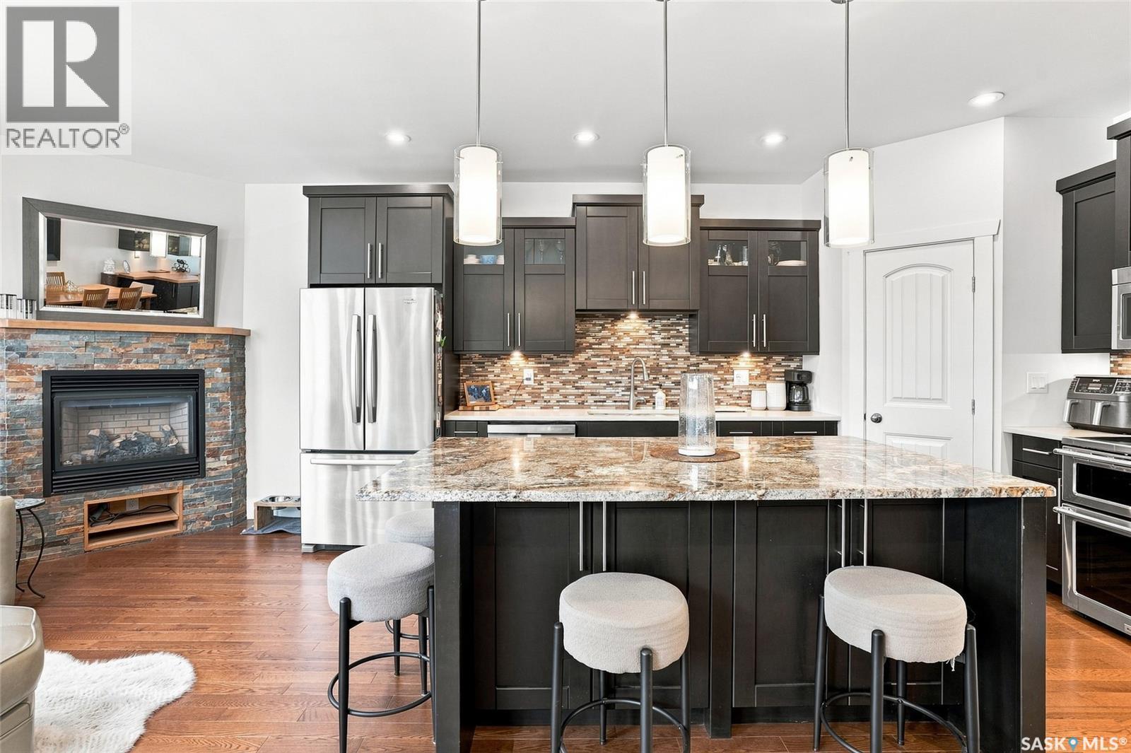 1019A 10Th Street E, Saskatoon, SK - Indoor Photo Showing Kitchen With Stainless Steel Kitchen With Upgraded Kitchen