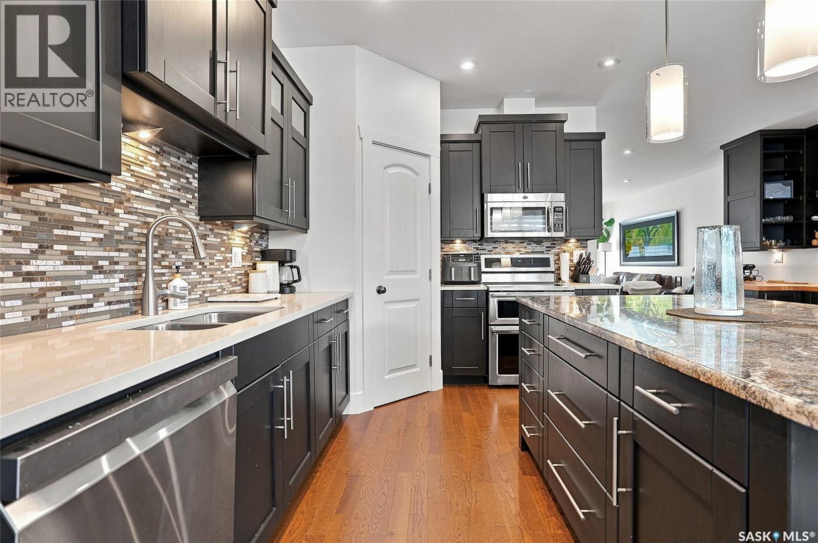 1019A 10Th Street E, Saskatoon, SK - Indoor Photo Showing Kitchen With Double Sink With Upgraded Kitchen