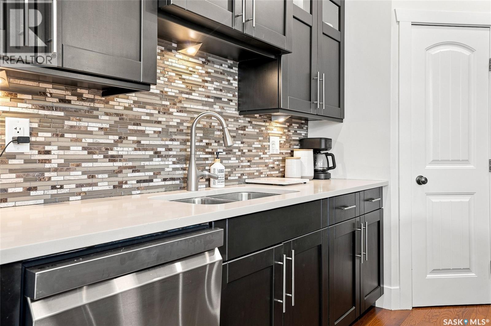 1019A 10Th Street E, Saskatoon, SK - Indoor Photo Showing Kitchen With Double Sink With Upgraded Kitchen