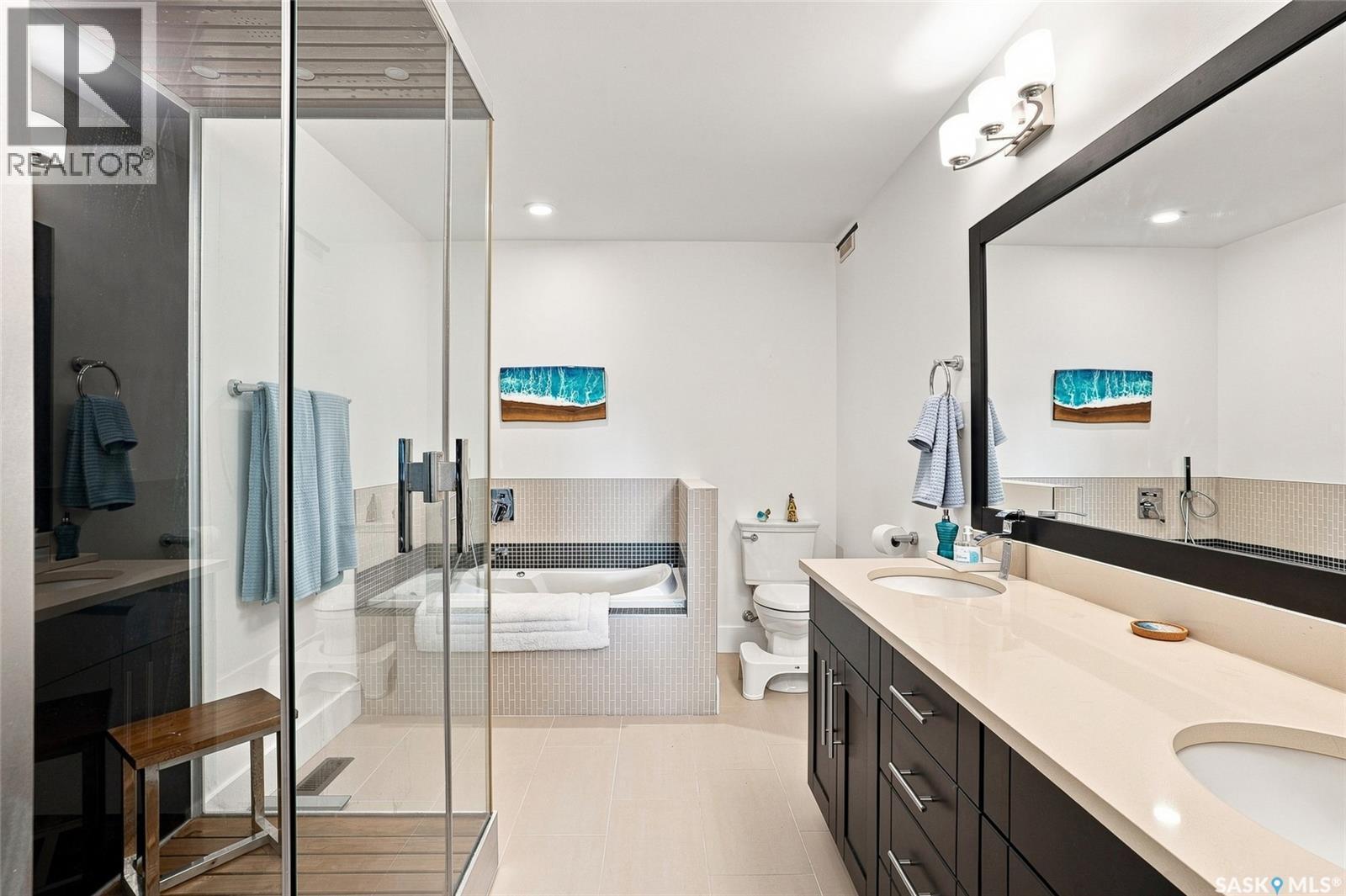 1019A 10Th Street E, Saskatoon, SK - Indoor Photo Showing Bathroom