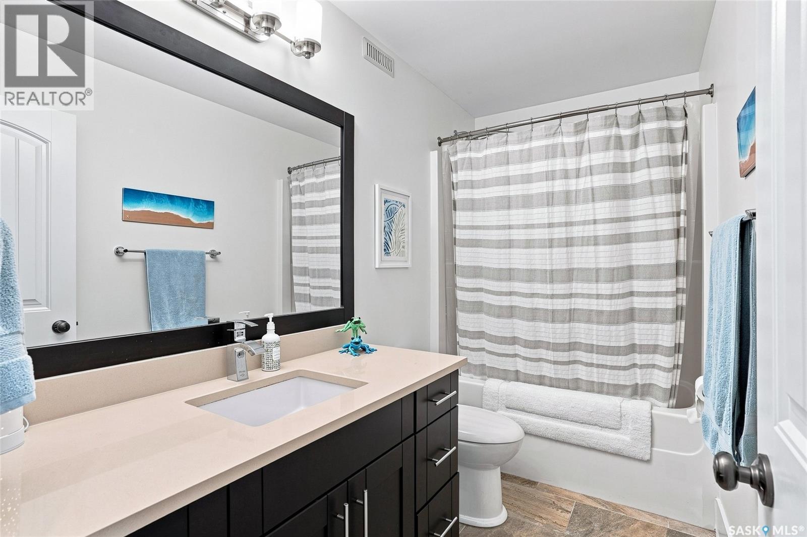 1019A 10Th Street E, Saskatoon, SK - Indoor Photo Showing Bathroom