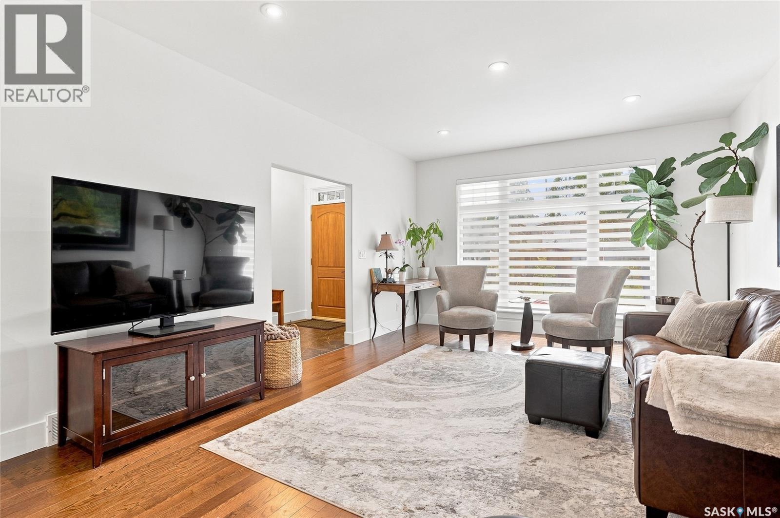 1019A 10Th Street E, Saskatoon, SK - Indoor Photo Showing Living Room