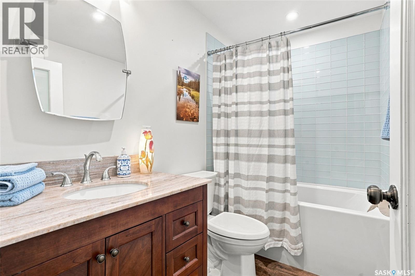 1019A 10Th Street E, Saskatoon, SK - Indoor Photo Showing Bathroom