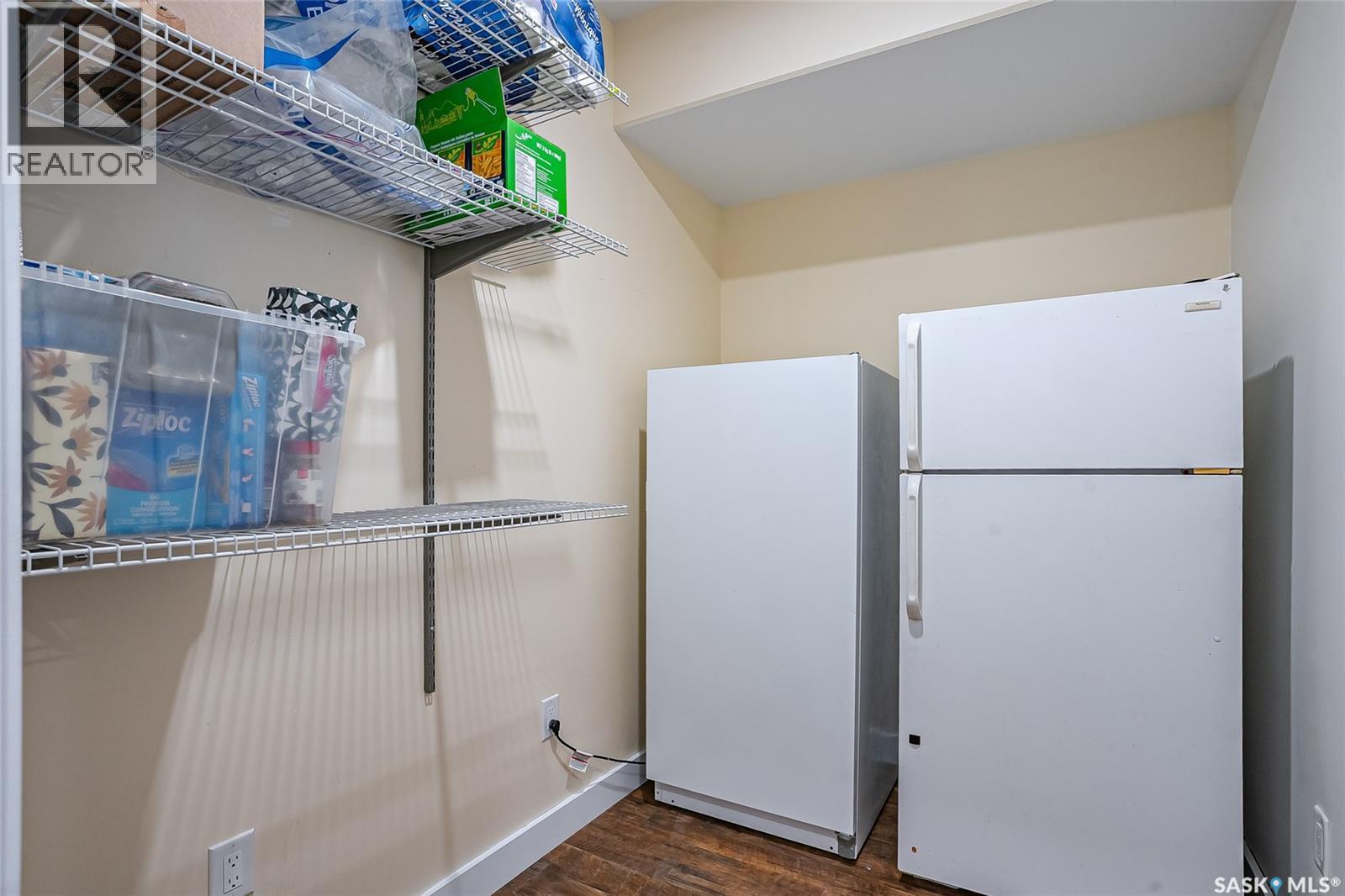 1019A 10Th Street E, Saskatoon, SK - Indoor