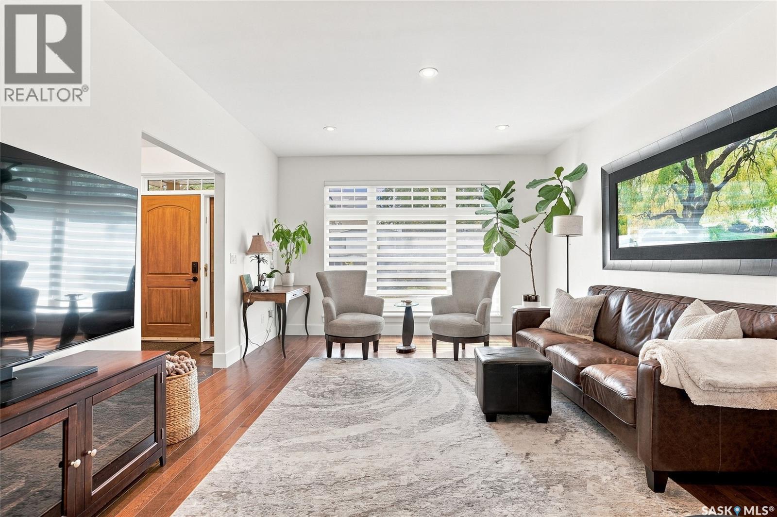 1019A 10Th Street E, Saskatoon, SK - Indoor Photo Showing Living Room