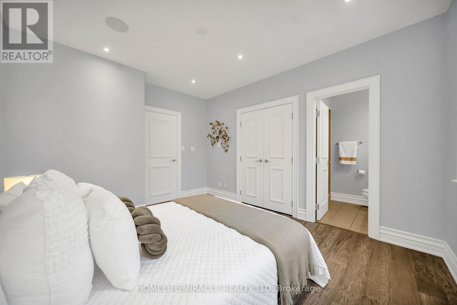 271 Oakhill Road, Mississauga, ON - Indoor Photo Showing Bedroom