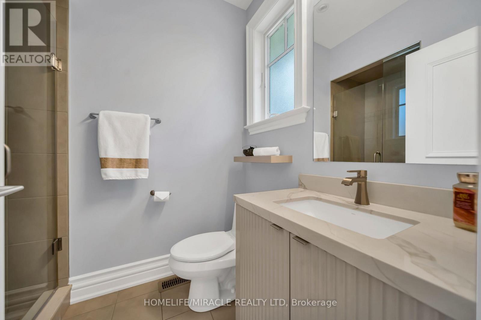 271 Oakhill Road, Mississauga, ON - Indoor Photo Showing Bathroom