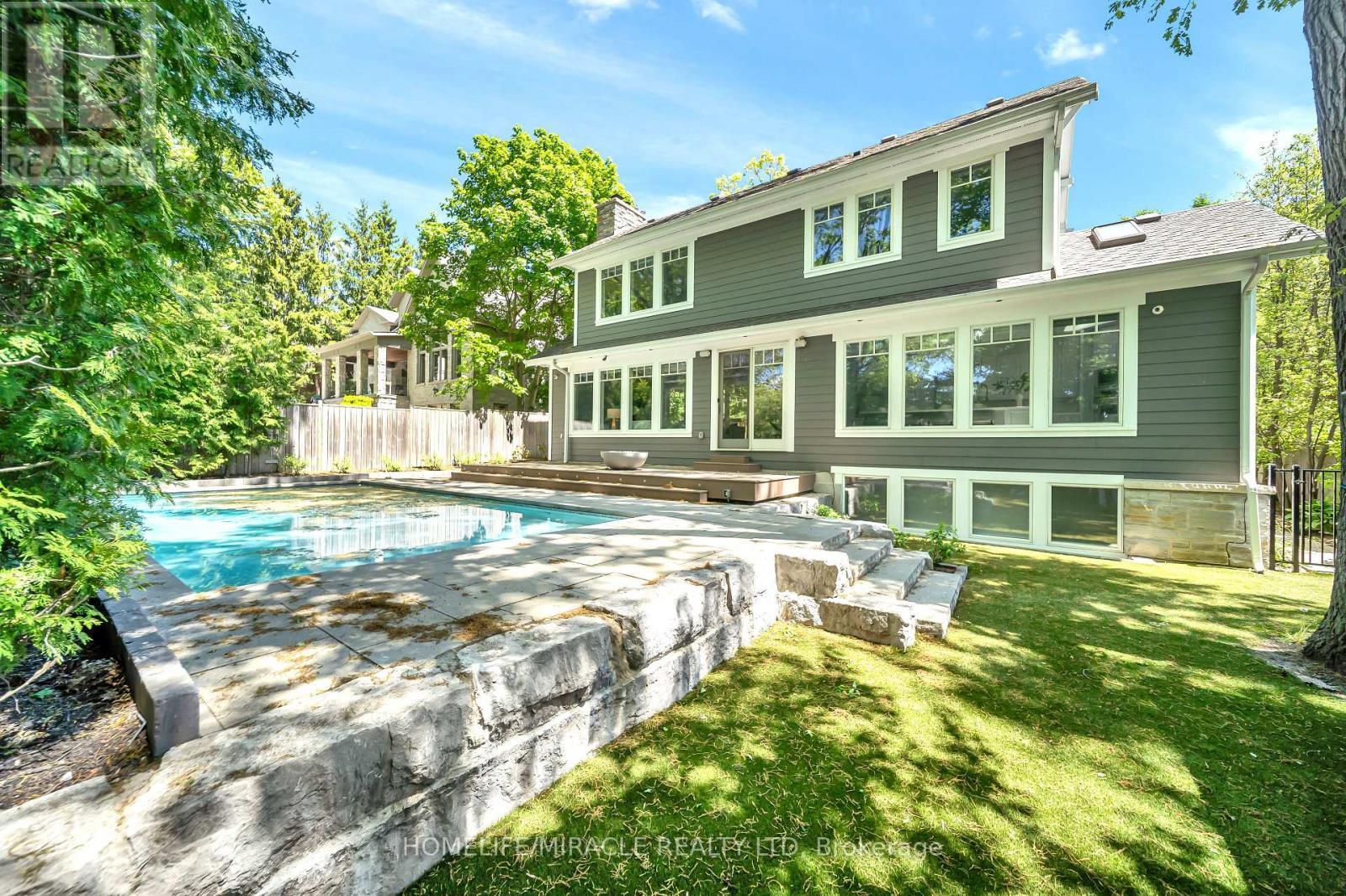 271 Oakhill Road, Mississauga, ON - Outdoor With In Ground Pool