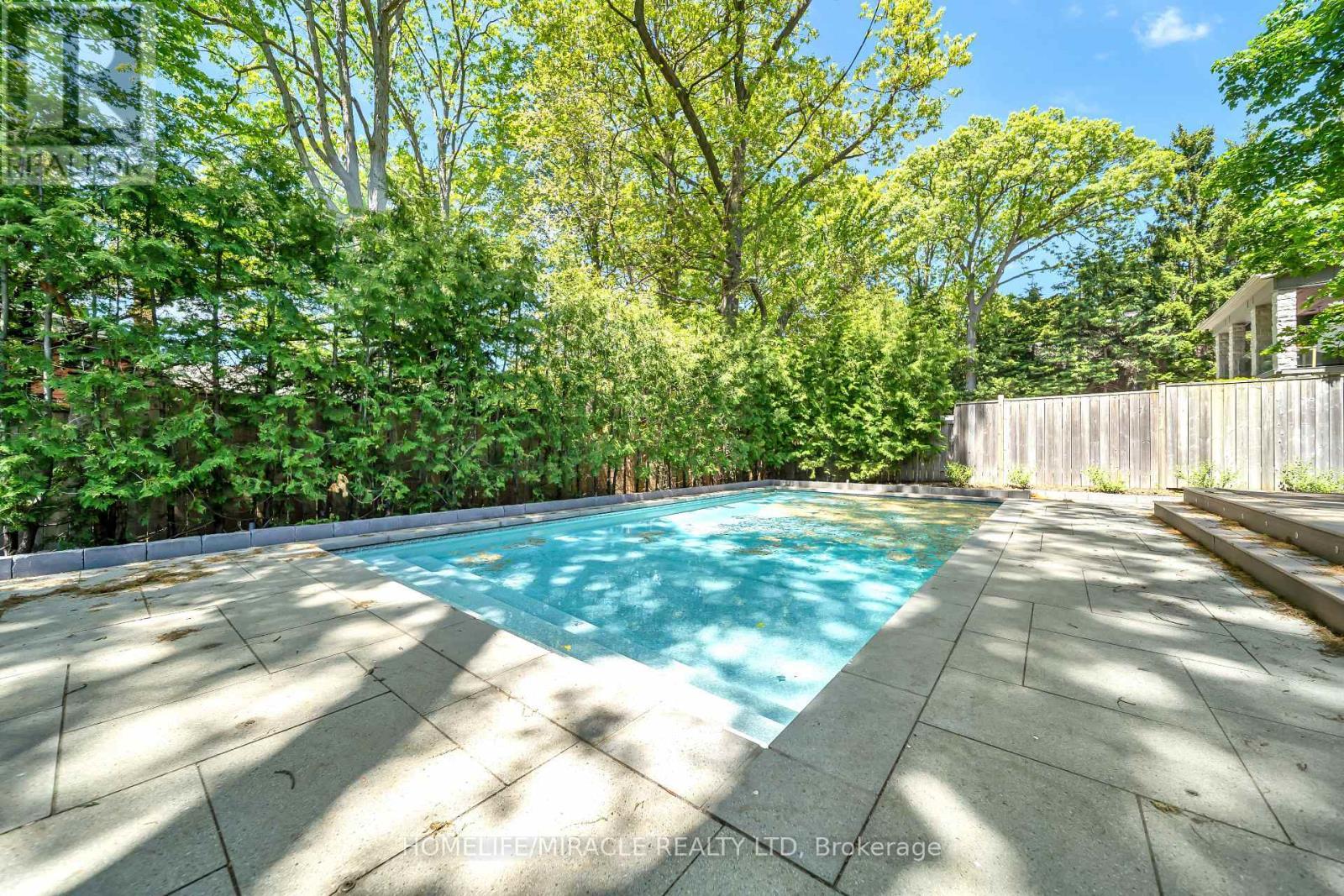 271 Oakhill Road, Mississauga, ON - Outdoor With In Ground Pool