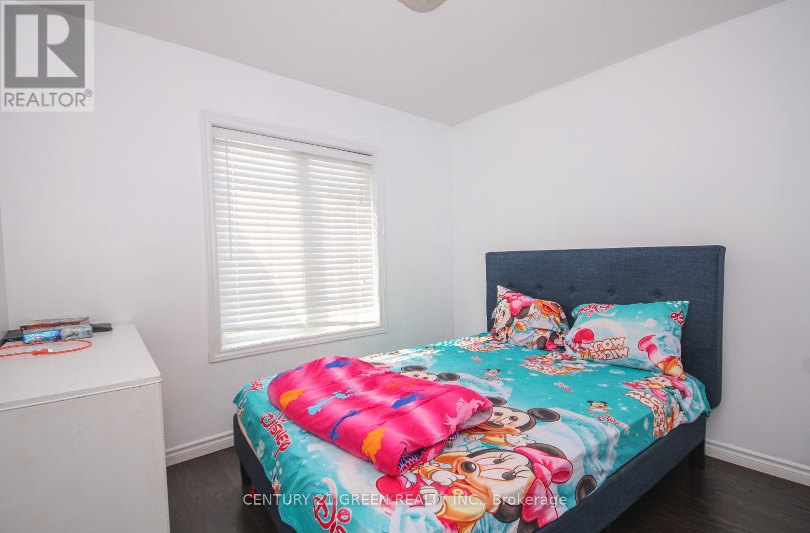 19 England Terrace, Hamilton, ON - Indoor Photo Showing Bedroom