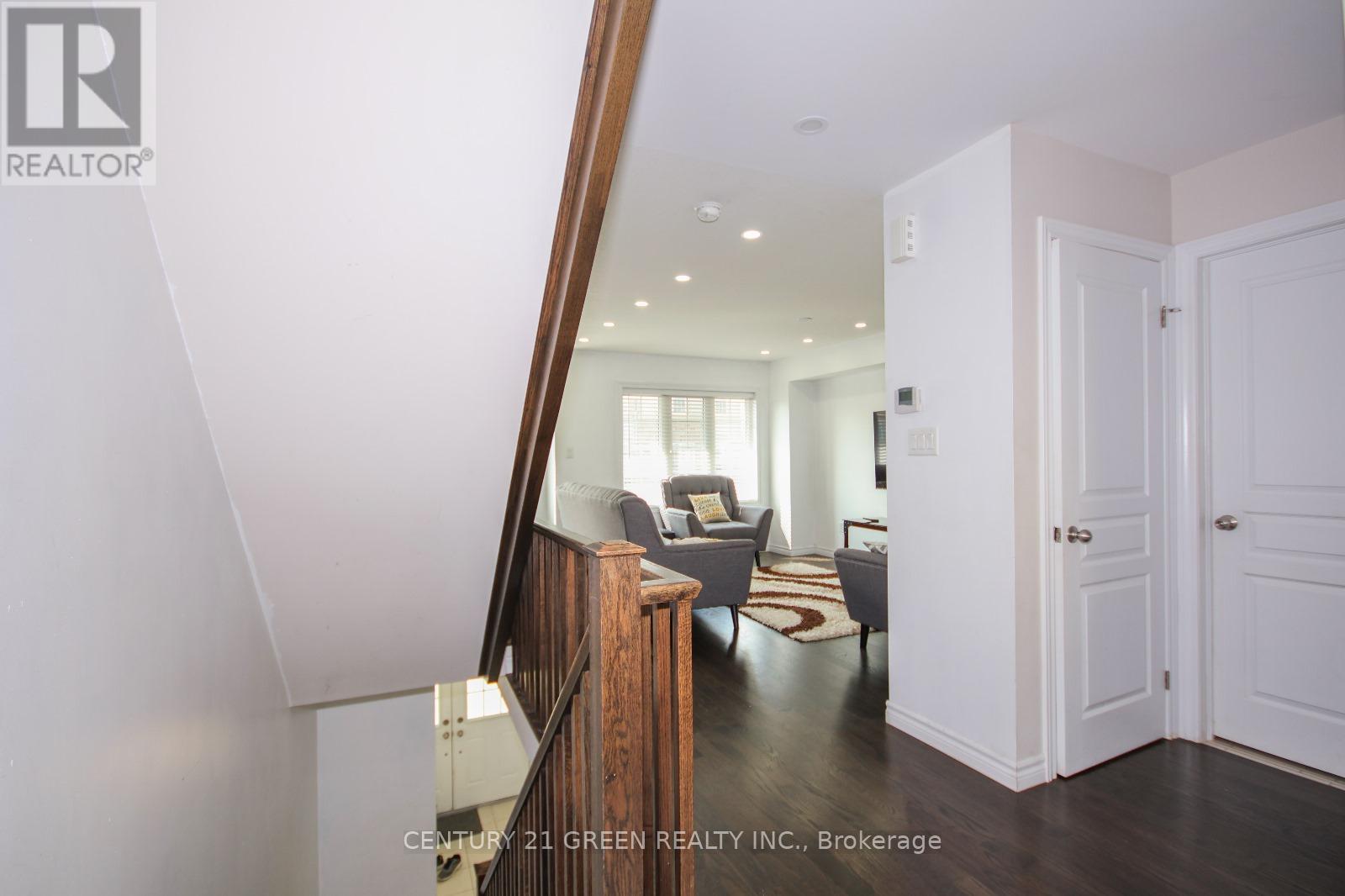 19 England Terrace, Hamilton, ON - Indoor Photo Showing Other Room
