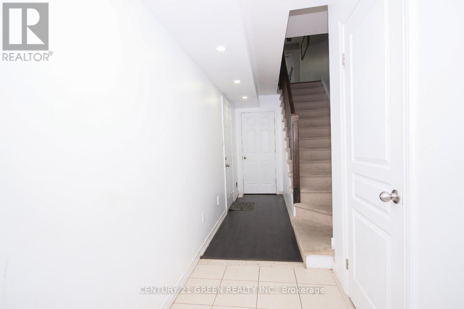 19 England Terrace, Hamilton, ON - Indoor Photo Showing Other Room