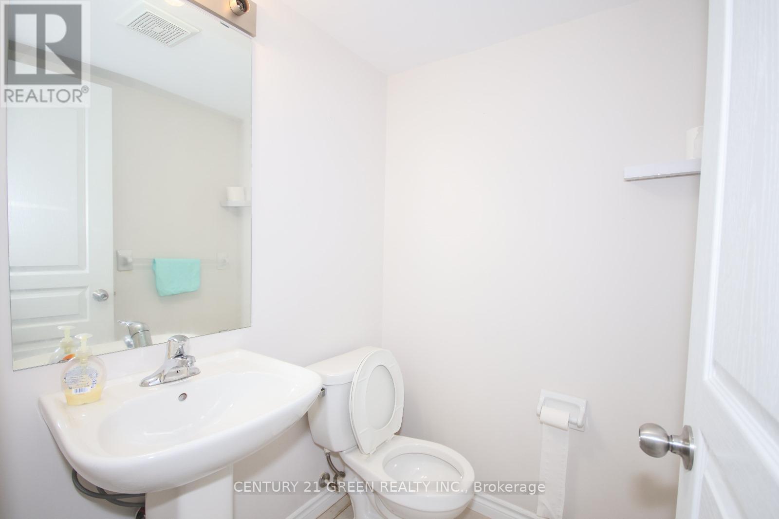 19 England Terrace, Hamilton, ON - Indoor Photo Showing Bathroom