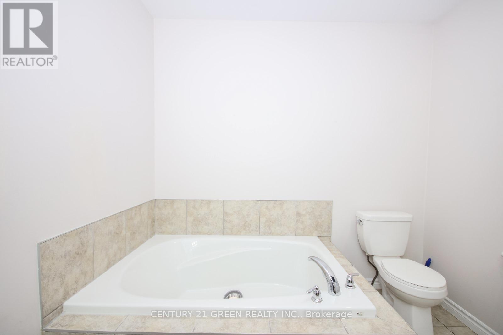 19 England Terrace, Hamilton, ON - Indoor Photo Showing Bathroom