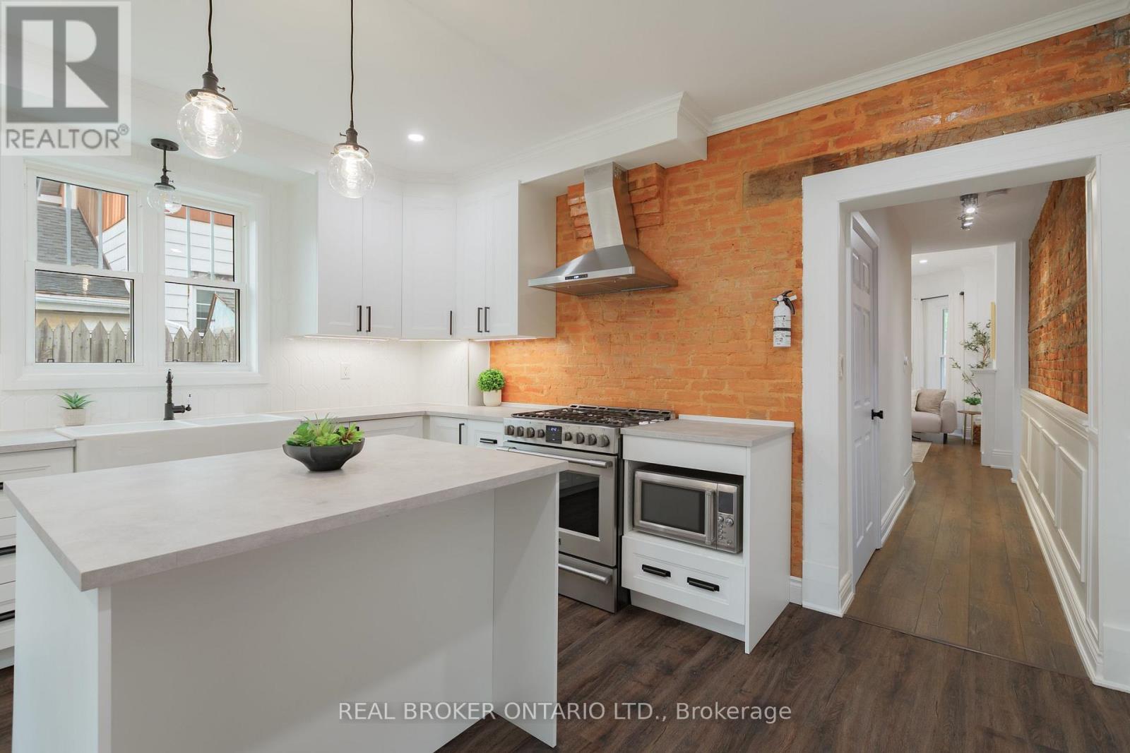 46 Murray Street E, Hamilton, ON - Indoor Photo Showing Kitchen With Upgraded Kitchen