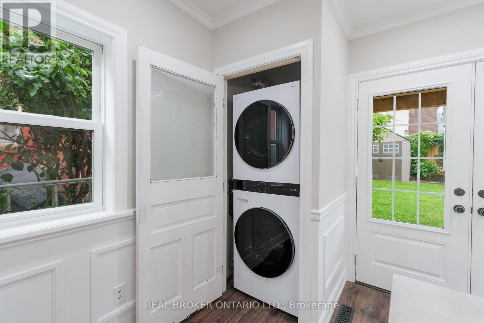 46 Murray Street E, Hamilton, ON - Indoor Photo Showing Laundry Room