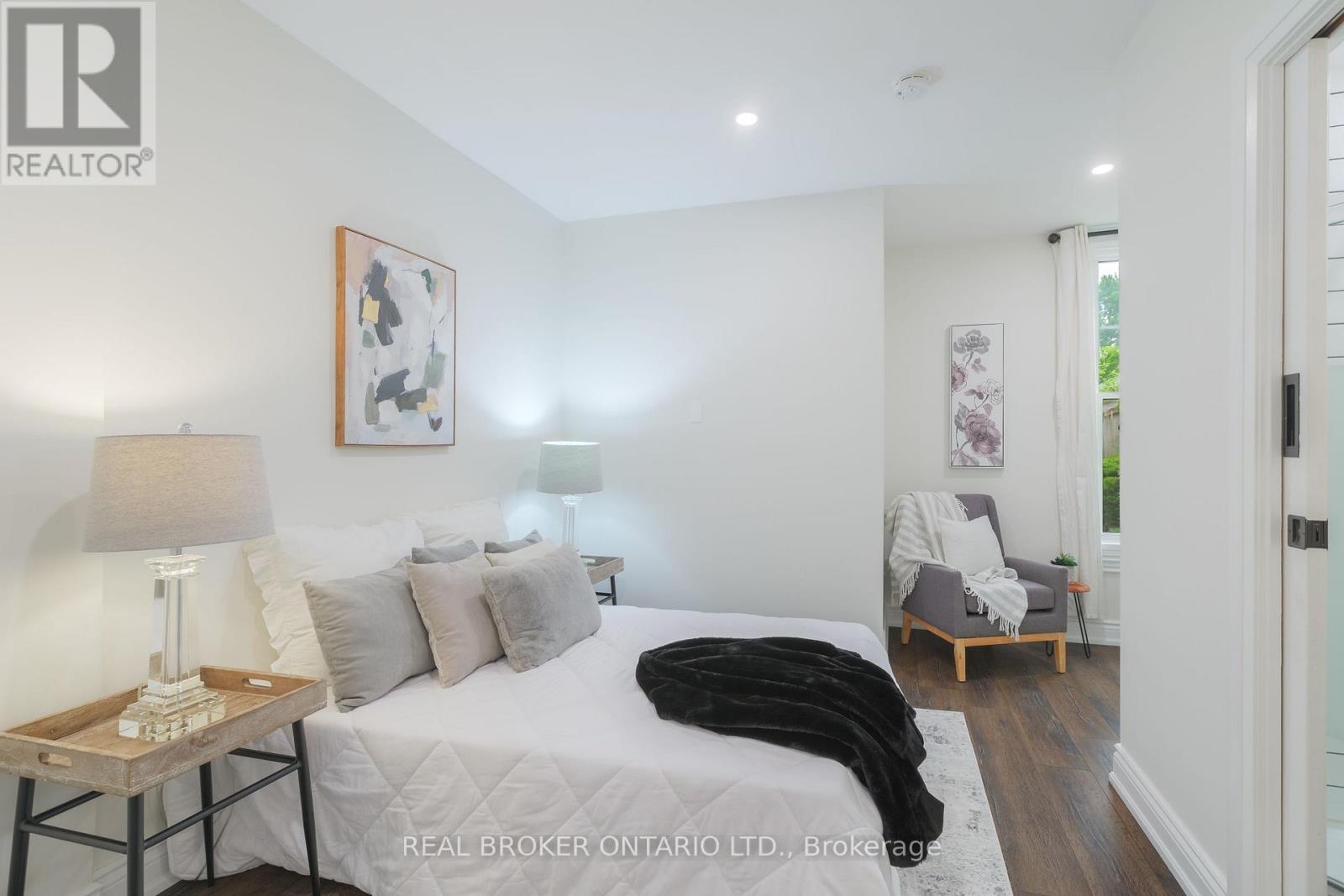 46 Murray Street E, Hamilton, ON - Indoor Photo Showing Bedroom