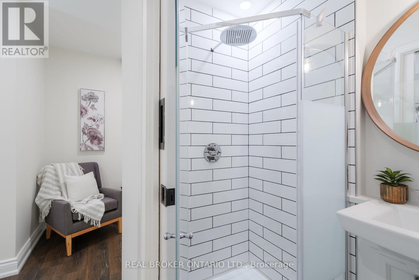 46 Murray Street E, Hamilton, ON - Indoor Photo Showing Bathroom