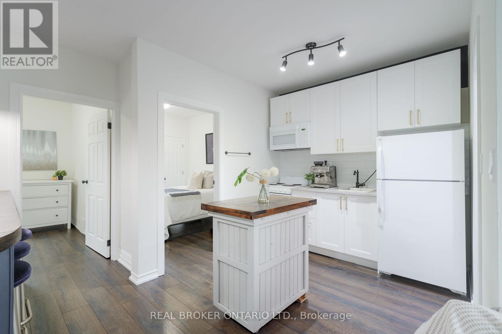 46 Murray Street E, Hamilton, ON - Indoor Photo Showing Kitchen