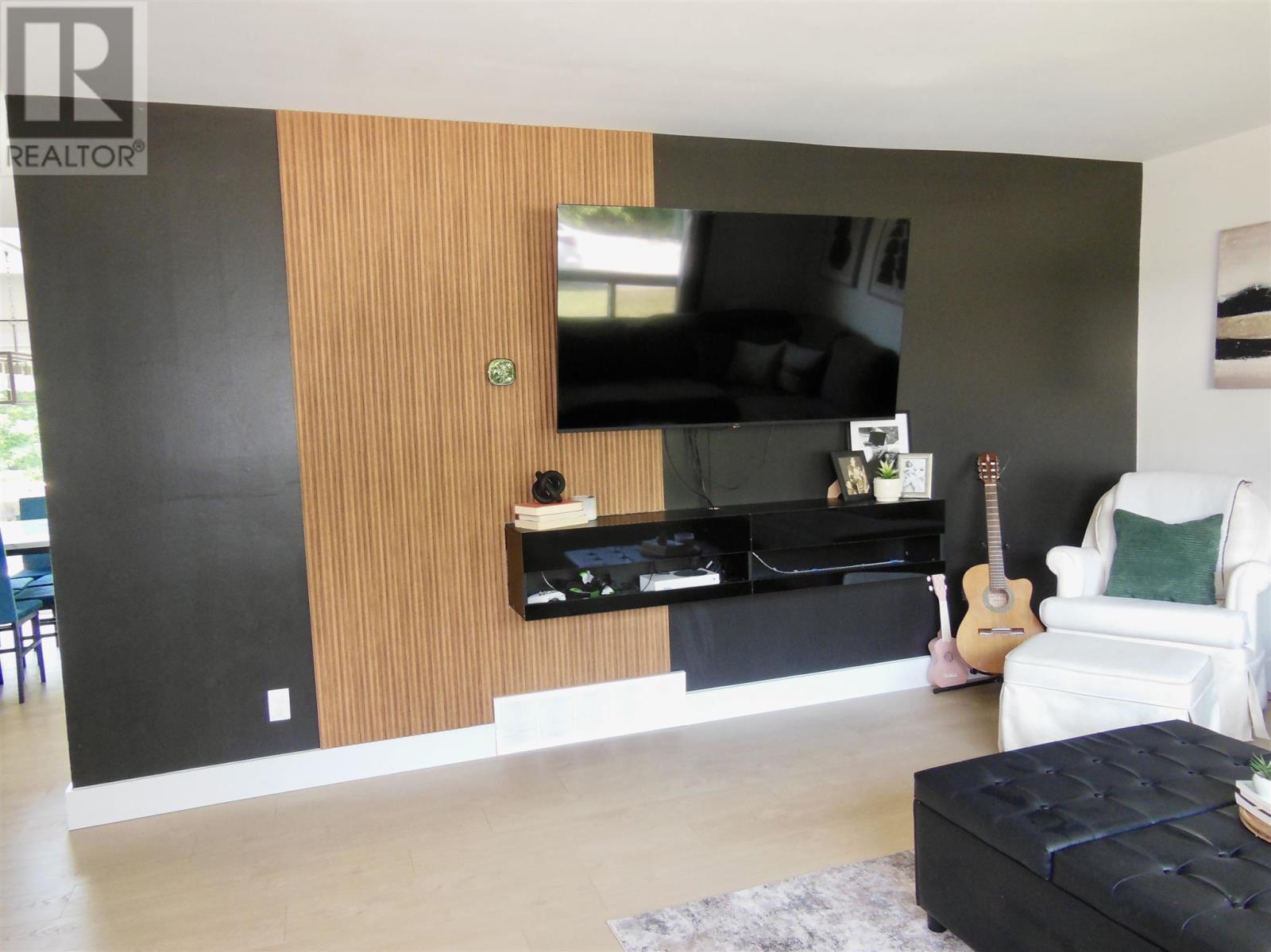 291 St. Patrick St, Sault Ste. Marie, ON - Indoor Photo Showing Living Room