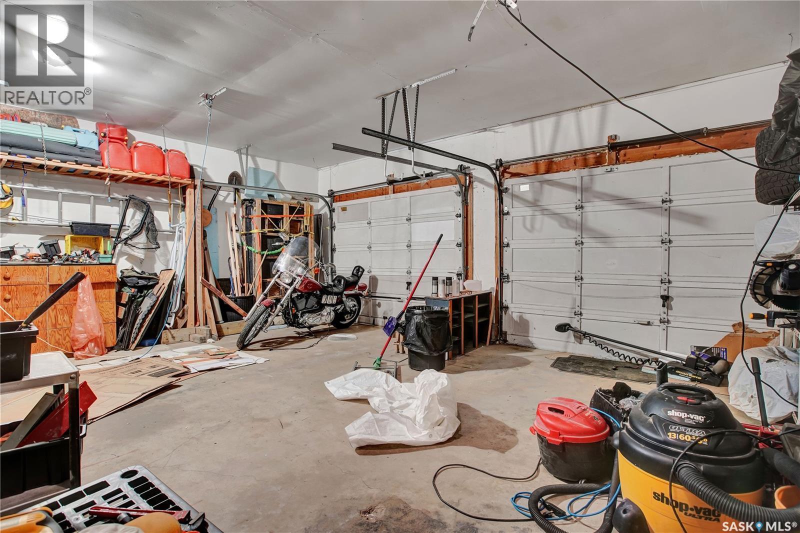 519 Webster Street, Saskatoon, SK - Indoor Photo Showing Garage