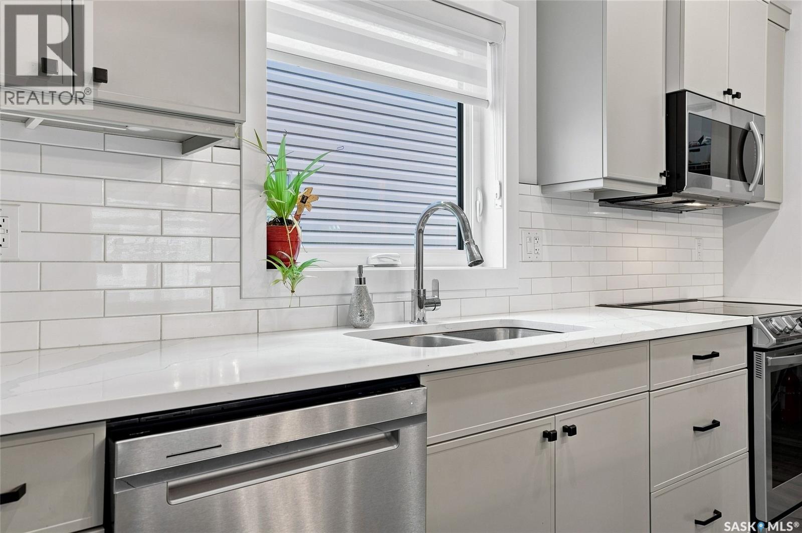222 Dubois Crescent, Saskatoon, SK - Indoor Photo Showing Kitchen With Double Sink With Upgraded Kitchen