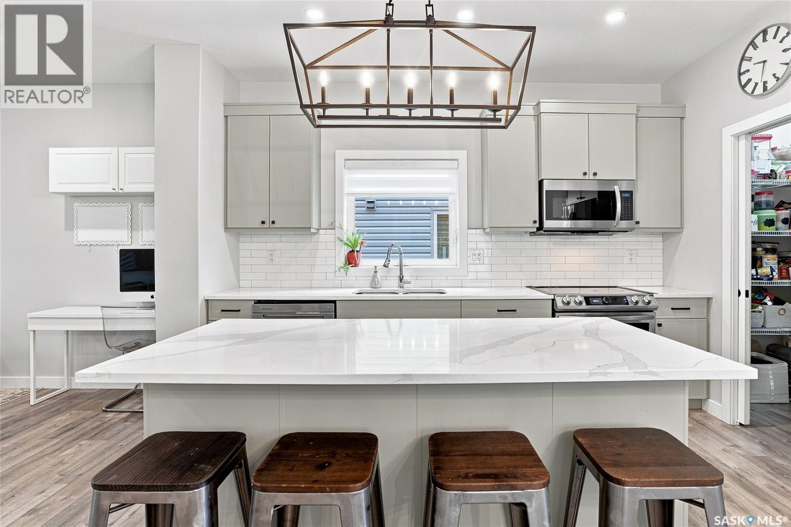222 Dubois Crescent, Saskatoon, SK - Indoor Photo Showing Kitchen With Upgraded Kitchen