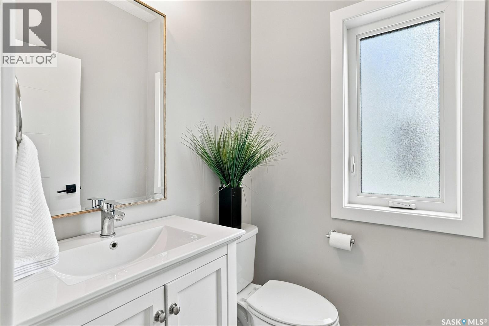 222 Dubois Crescent, Saskatoon, SK - Indoor Photo Showing Bathroom