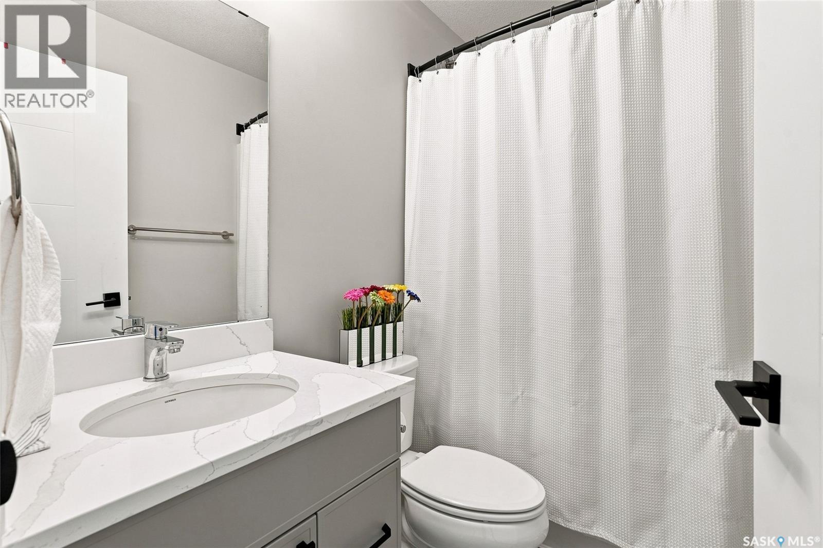 222 Dubois Crescent, Saskatoon, SK - Indoor Photo Showing Bathroom